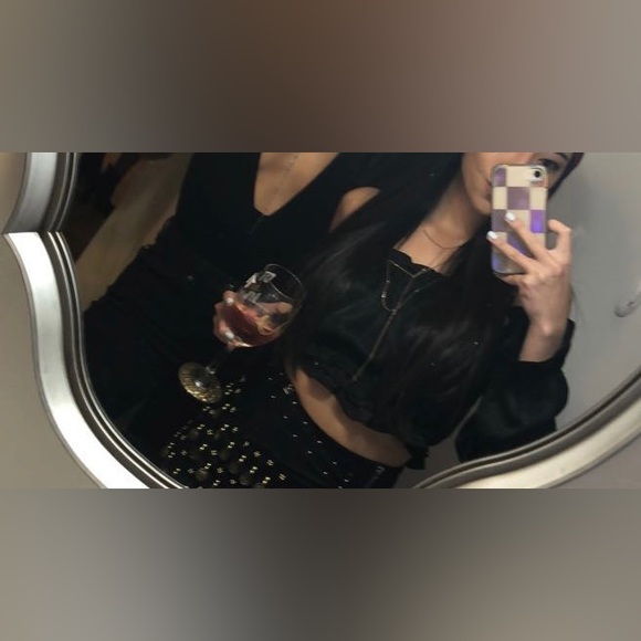 black off the shoulder crop - Picture 2 of 2